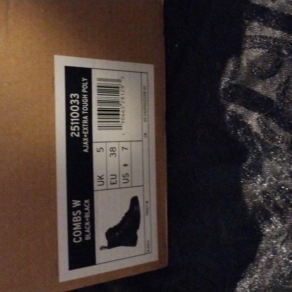 Dr. Martens Women's Combs Poly Casual Boots NWT - Picture 4 of 12